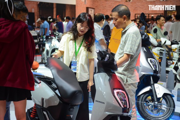 Người Việt dần từ bỏ xe xăng, tăng mua xe máy điện