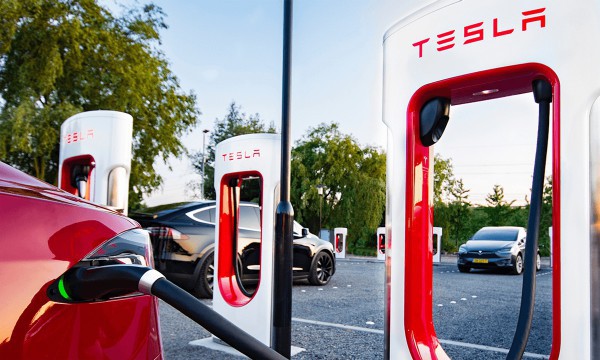 Nhu cầu xe điện tăng, Tesla đang cố phủ sóng trạm sạc tới nơi hẻo lánh