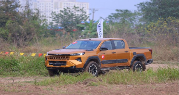 Phân khúc bán tải nổi sóng khi Toyota trình làng Hilux thế hệ thứ 9
