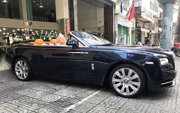 Rolls-Royce Dawn, mui trần siêu sang, tràn đầy lãng mạn và đam mê