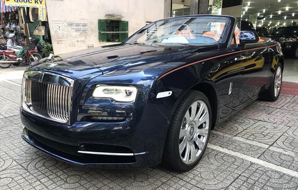 Rolls-Royce Dawn, mui trần siêu sang, tràn đầy lãng mạn và đam mê