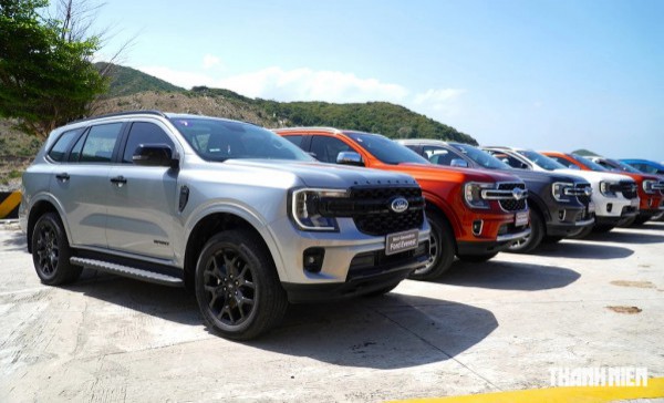 SUV 7 chỗ: Ford Everest 