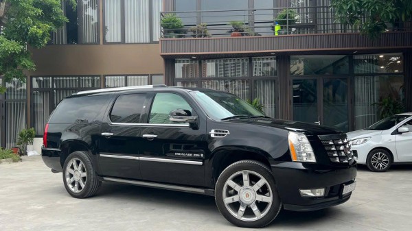 SUV hiếm Cadillac Escalade ESV 17 năm tuổi rao giá hơn 700 triệu tại Việt Nam SUV hiếm Cadillac Escalade ESV 17 năm tuổi rao giá hơn 700 triệu tại Việt Nam
