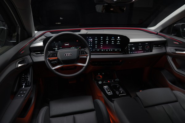 SUV thuần điện Audi Q6 e-tron giá từ 3,199 tỉ đồng tại Việt Nam SUV thuần điện Audi Q6 e-tron giá từ 3,199 tỉ đồng tại Việt Nam