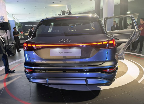 SUV thuần điện Audi Q6 e-tron giá từ 3,199 tỉ đồng tại Việt Nam SUV thuần điện Audi Q6 e-tron giá từ 3,199 tỉ đồng tại Việt Nam