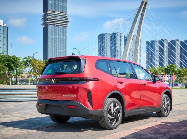 Sau thành công tại Việt Nam, VinFast mang Limo Green đến xứ vạn đảo