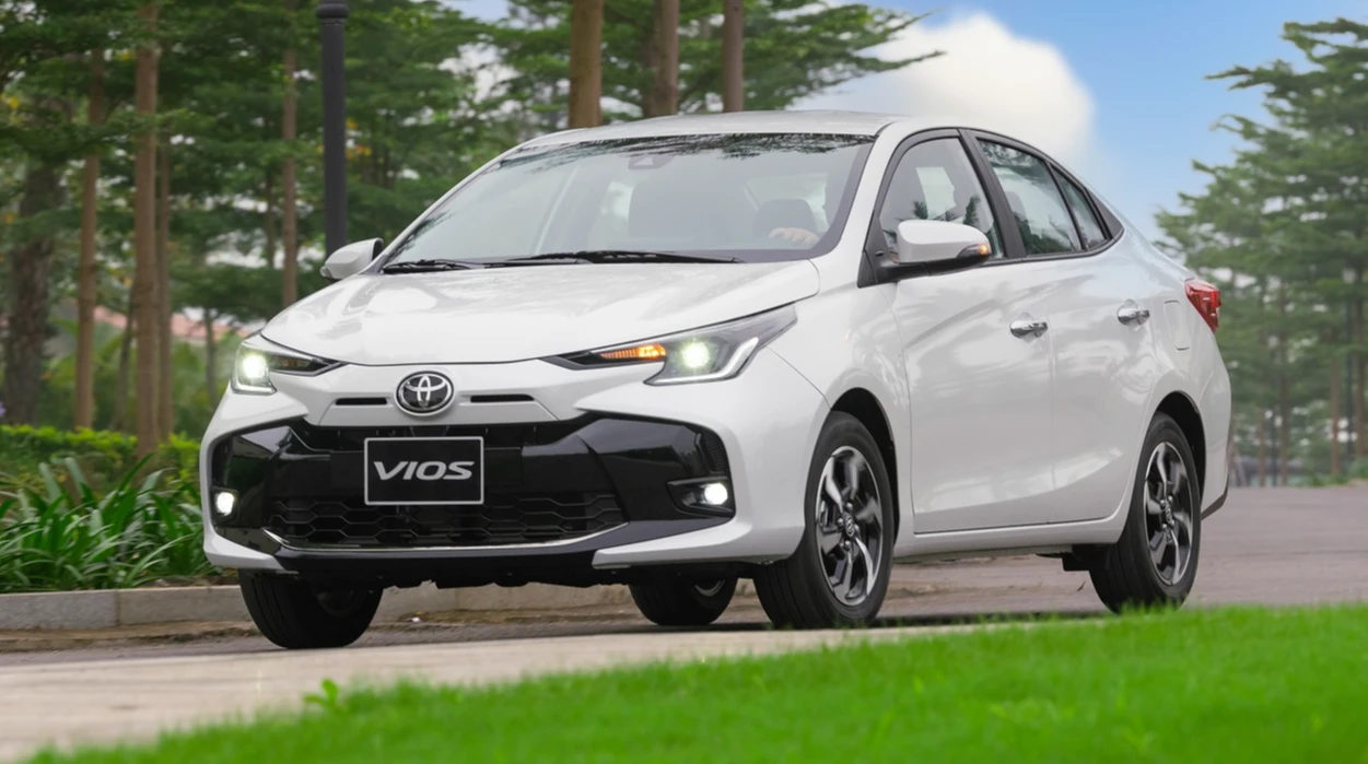 Sedan hạng B dưới 600 triệu: Toyota Vios lên đỉnh bảng, Mazda2 vượt Honda City