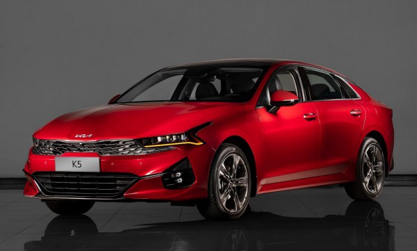 Sedan hạng D: Toyota Camry mất dần phong độ, Mazda6 tiếp tục 