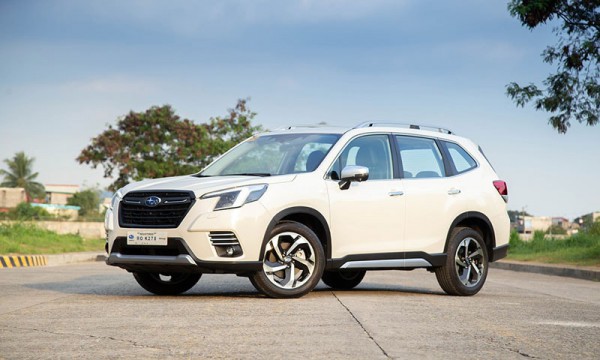Subaru Forester giảm giá gần 300 triệu đồng “dọn kho”