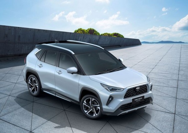 Thị trường ô tô Việt: Cuộc đua giữa “xanh” và “bền”