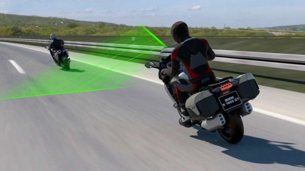 Tính năng Cruise Control trên xe máy hoạt động ra sao, khi nào nên sử dụng?