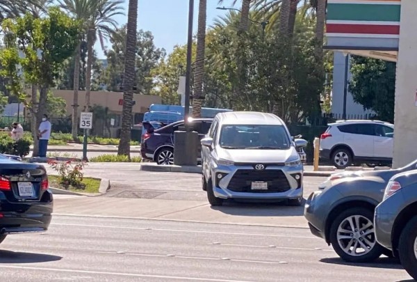 Toyota Avanza 2022 gây xôn xao khi lăn bánh trên đường phố Mỹ