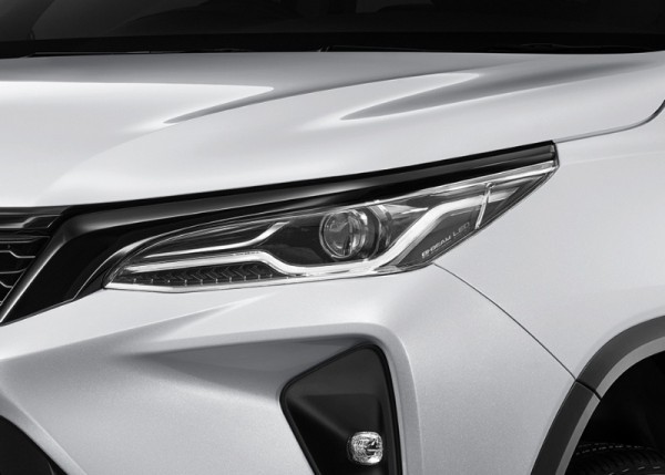 Toyota Fortuner 2023 nâng cấp mới, giá từ 885 triệu đồng