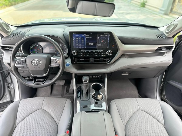 Toyota Highlander nhập từ Mỹ dùng 4 năm, bán giá cao hơn xe sang Toyota Highlander nhập từ Mỹ dùng 4 năm, bán giá cao hơn xe sang