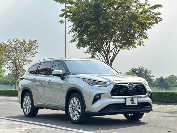 Toyota Highlander nhập từ Mỹ dùng 4 năm, bán giá cao hơn xe sang Toyota Highlander nhập từ Mỹ dùng 4 năm, bán giá cao hơn xe sang