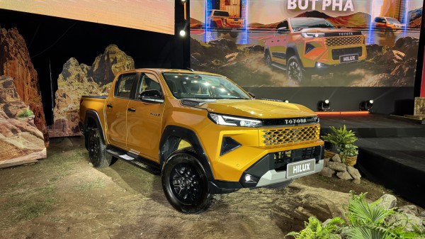 Toyota Hilux 2026 lột xác thiết kế, chốt giá từ 632 triệu đồng