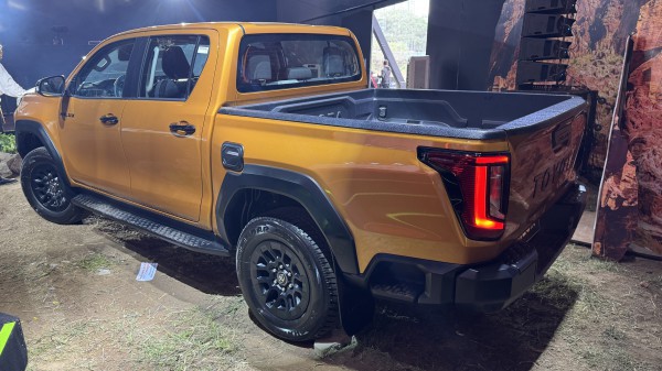 Toyota Hilux 2026 lột xác thiết kế, chốt giá từ 632 triệu đồng