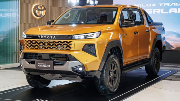 Toyota Hilux gây bất ngờ, phân khúc xe bán tải “nóng” ngay từ đầu năm
