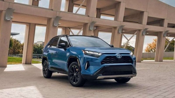 Toyota và Hyundai chọn lối đi riêng với xe hybrid sạc điện
