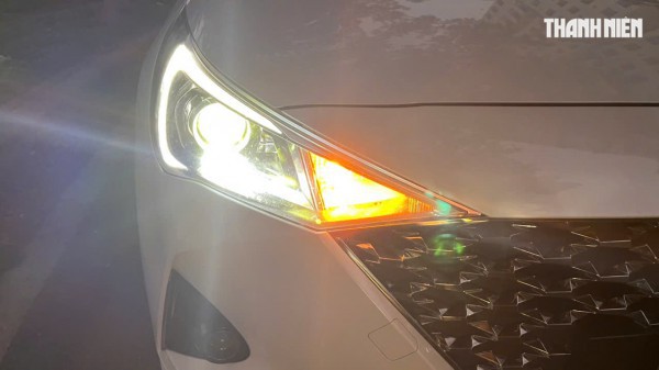 Vì sao đèn pha một số mẫu ô tô thường bị ngưng tụ hơi sương?