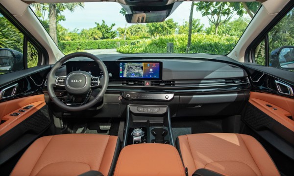 Xe MPV gia đình cỡ lớn bán chạy nhất Việt Nam giảm giá gần 100 triệu đồng