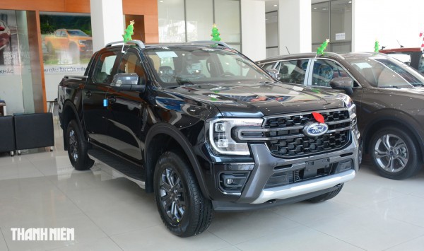 Xe bán tải: Toyota Hilux giảm giá lập tức hút khách, Ford Ranger bán chạy nhất
