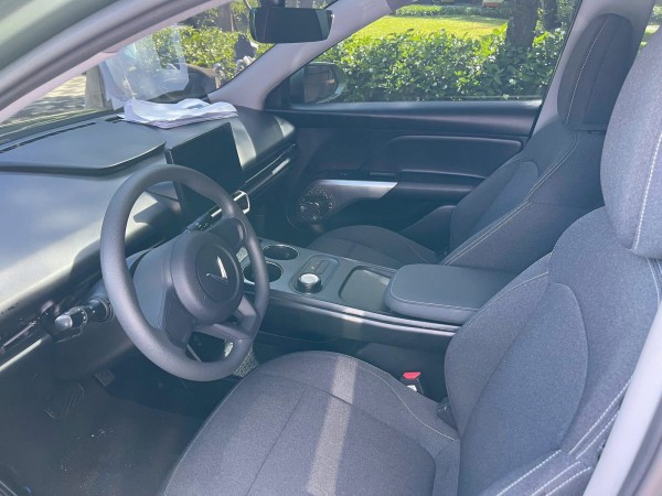 Xe điện 7 chỗ của VinFast lộ ảnh nội thất, ít nút bấm vật lý