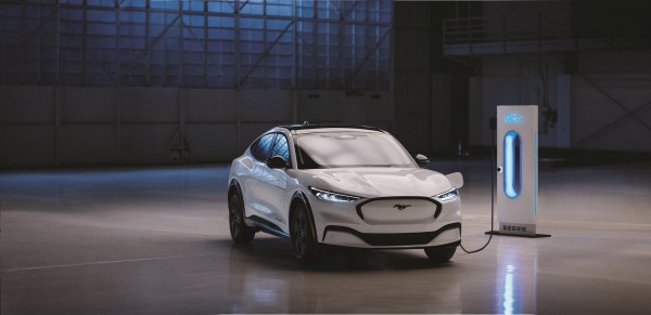 Xe điện Ford Mustang Mach-E giảm giá gần 1 tỷ đồng