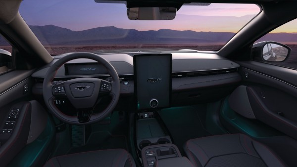 Xe điện Ford Mustang Mach-E giảm giá gần 1 tỷ đồng