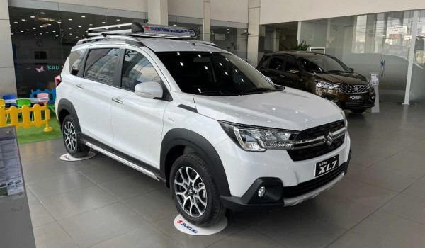 Xe gia đình cỡ nhỏ: Doanh số lao dốc, Mitsubishi Xpander vẫn áp đảo Toyota Veloz