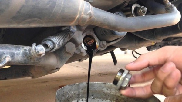 Xe máy đi đường dài cần kiểm tra kỹ bộ phận nào?