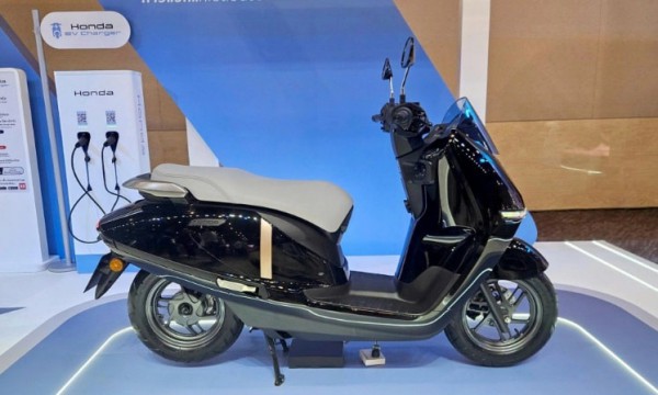 Xe máy điện Honda UC3 đắt “lòi mắt”