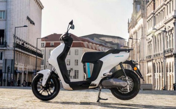 Xe máy điện Yamaha và Honda bị khách hàng Việt chê