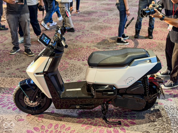 Xe máy hybrid siêu tiết kiệm xăng, 1 lít di chuyển gần 100 km