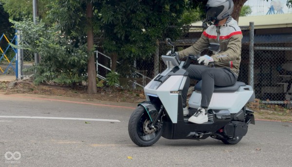 Xe máy hybrid siêu tiết kiệm xăng, 1 lít di chuyển gần 100 km