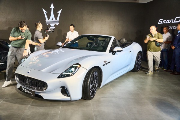 Xe mui trần hạng sang Maserati GranCabrio Folgore có giá hơn 13,3 tỉ đồng