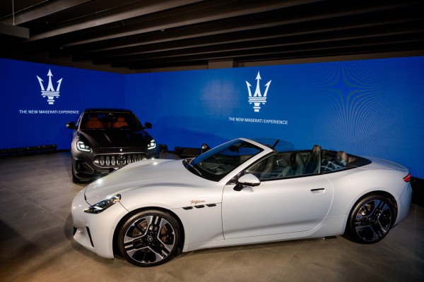 Xe mui trần hạng sang Maserati GranCabrio Folgore có giá hơn 13,3 tỉ đồng