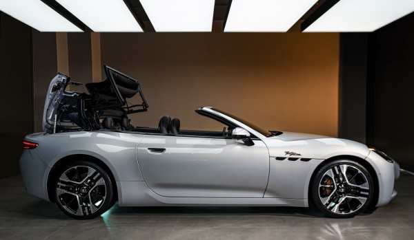 Xe mui trần hạng sang Maserati GranCabrio Folgore có giá hơn 13,3 tỉ đồng