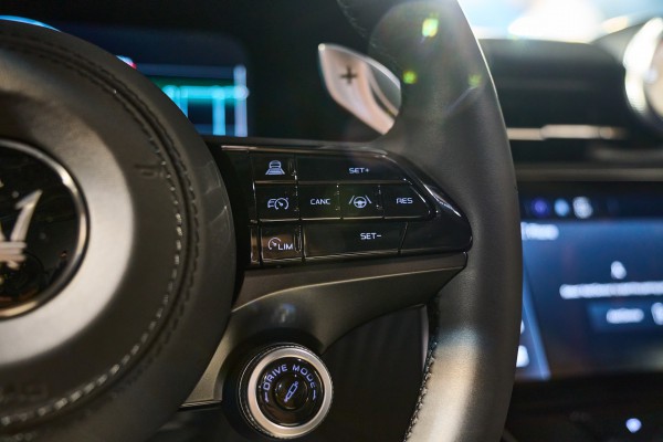 Xe mui trần hạng sang Maserati GranCabrio Folgore có giá hơn 13,3 tỉ đồng