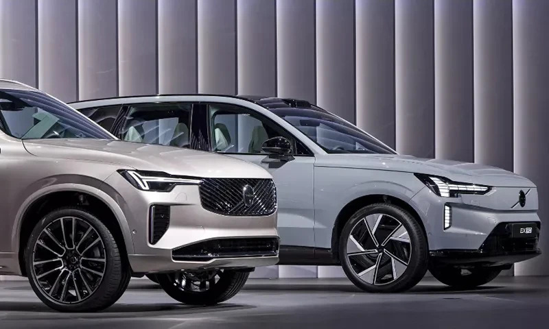 Xe sang tiếp tục cạnh tranh khốc liệt, giá giảm