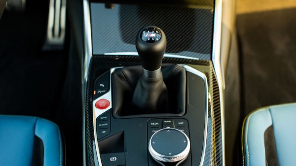 Xe sang vẫn trung thành với hộp số sàn