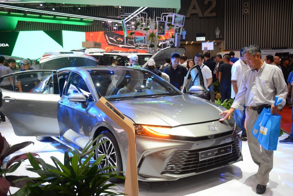 Xe sedan hạng D bán chạy nhất Việt Nam âm thầm tăng giá Xe sedan hạng D bán chạy nhất Việt Nam âm thầm tăng giá