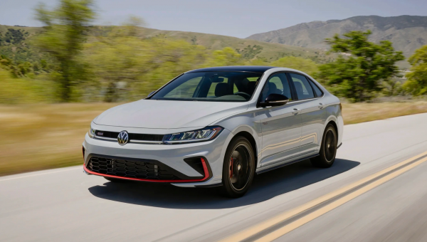 Xe sedan nhập khẩu từng phân phối tại Việt Nam 