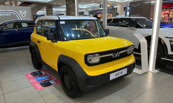 Ô tô cỡ nhỏ máy xăng đánh mất thị phần vào tay xe điện