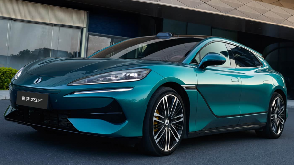 Ô tô điện BYD sạc 5 phút di chuyển quãng đường 500 km