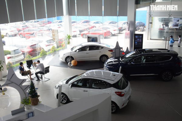 Ô tô đời cũ rầm rộ 