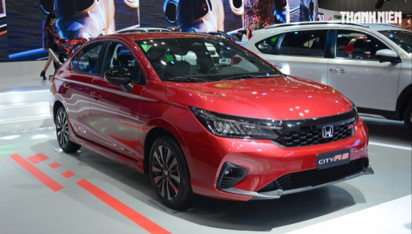 Ô tô gầm cao 5 - 7 chỗ hút khách, thị phần xe sedan dần 