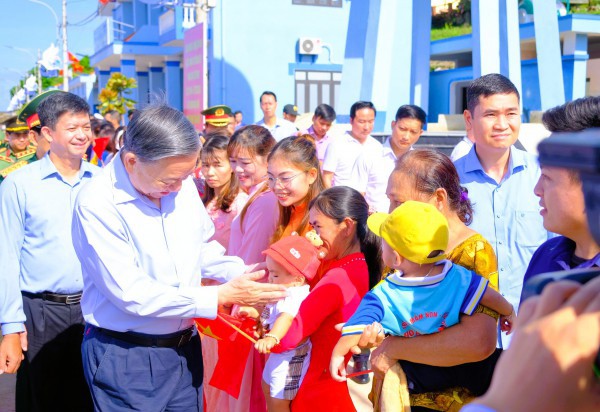 13 đặc khu của Việt Nam: Đặc khu Cồn Cỏ pháo đài xanh trên Biển Đông 13 đặc khu của Việt Nam: Đặc khu Cồn Cỏ pháo đài xanh trên Biển Đông
