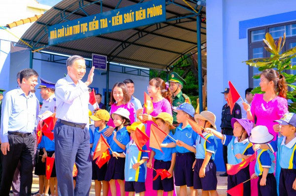 13 đặc khu của Việt Nam: Đặc khu Cồn Cỏ pháo đài xanh trên Biển Đông 13 đặc khu của Việt Nam: Đặc khu Cồn Cỏ pháo đài xanh trên Biển Đông