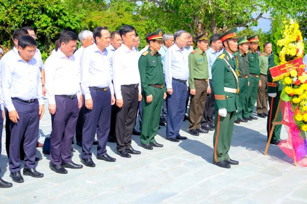13 đặc khu của Việt Nam: Đặc khu Cồn Cỏ pháo đài xanh trên Biển Đông 13 đặc khu của Việt Nam: Đặc khu Cồn Cỏ pháo đài xanh trên Biển Đông